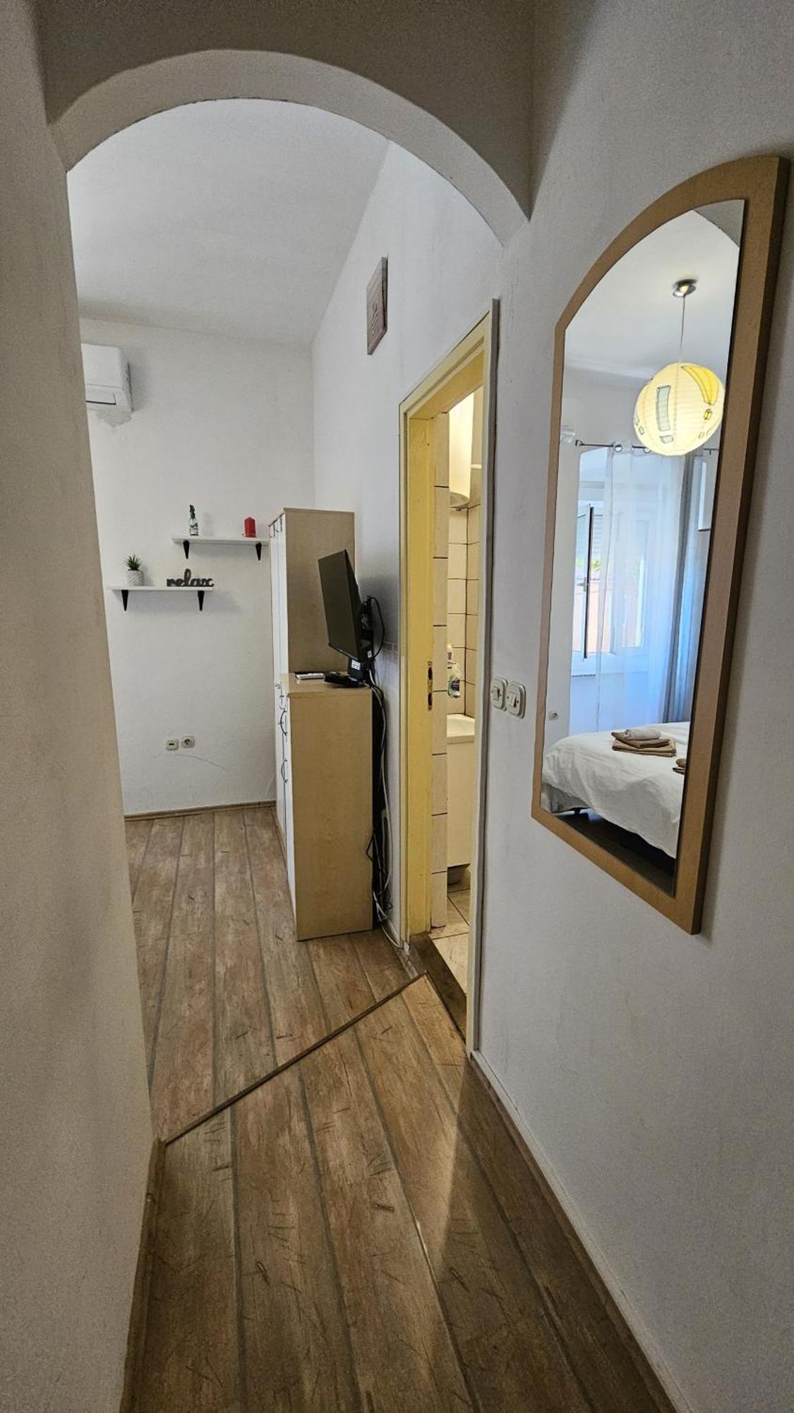 Studio Apartment Kiki For 2, Near Old Town & Beach, Free Wifi Zadar Extérieur photo